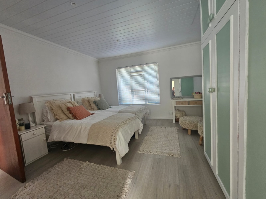 5 Bedroom Property for Sale in Stilbaai Wes Western Cape